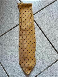 Cravatta gialla con fiorellini