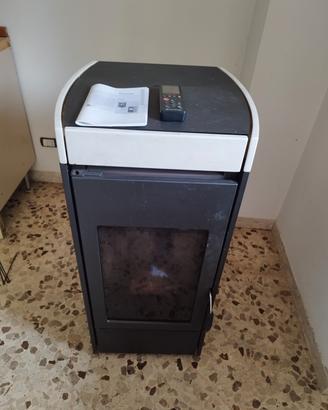  stufa a pellet ventilata, canalizzabile..