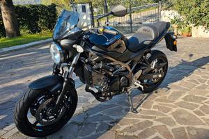 Suzuki SV650 come nuova (meno di 3000Km)