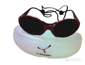 occhiali da sole sulla neve bambino 