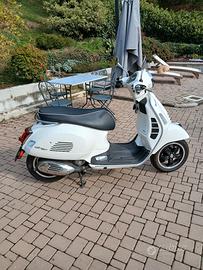 VESPA  300 GTS Super