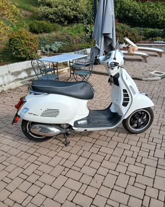 VESPA  300 GTS Super