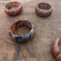 Anelli in legno decorato