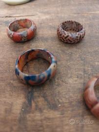 Anelli in legno decorato