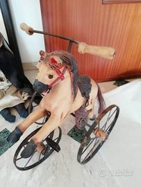 Triciclo a cavallino antico 