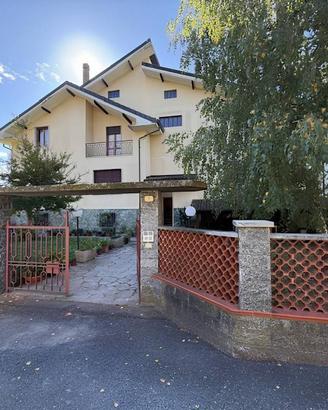 Villa di 700 m² con più di 5 locali a Bistagno