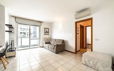 AMPIO E LUMINOSO BILOCALE DI 70 MQ