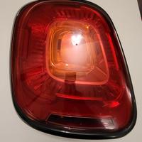 Fanale posteriore Fiat 500X con cornice nera 