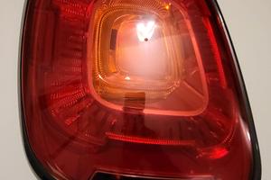 Fanale posteriore Fiat 500X con cornice nera 