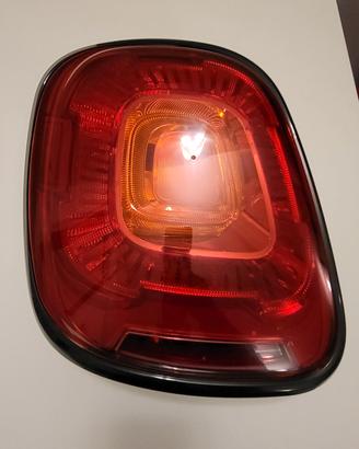 Fanale posteriore Fiat 500X con cornice nera 