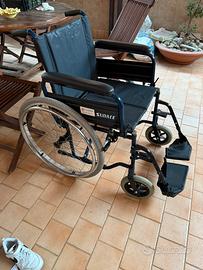 Sedia a rotelle pieghevole