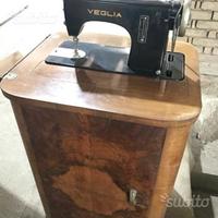Macchina da cucire antica