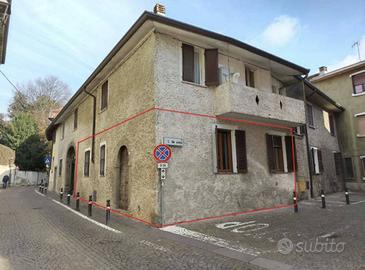 Immobile in asta di 95 m² con 3 locali e box auto 