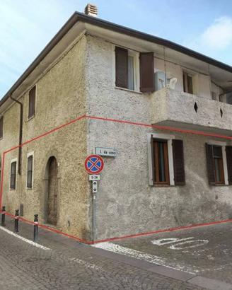 Immobile in asta di 95 m² con 3 locali e box auto 
