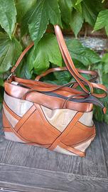 Borsa seminuova marrone con intarsi.
