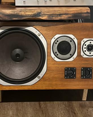 YAMAHA NS690