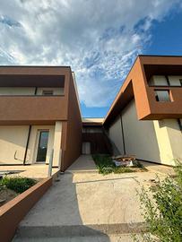 Appartamento di 168 m² con 4 locali e box auto a R
