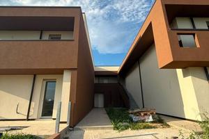 Appartamento di 168 m² con 4 locali e box auto a R