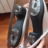 Pattini da ghiaccio e borsone