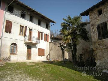 Tipica casa friulana in linea in corte interna