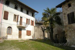 Tipica casa friulana in linea in corte interna