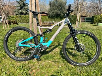E-mtb Orbea Rise H15 con Range Extender batteria 
