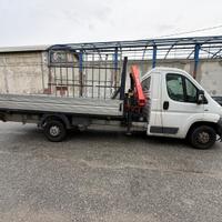 Furgone Fiat Ducato con gru