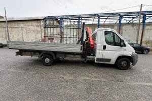 Furgone Fiat Ducato con gru