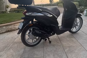 Piaggio liberty 50. Bauletto e cupolino originali