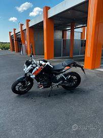 KTM Duke 125 - 16.600km. Pronta all’uso.