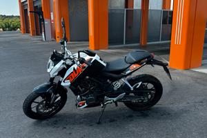 KTM Duke 125 - 16.600km. Pronta all’uso.