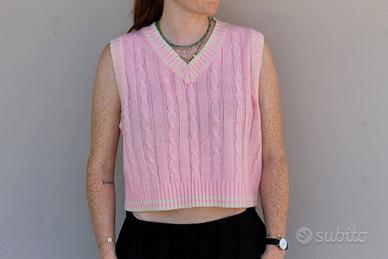 Gilet smanicato in maglia rosa a trecce