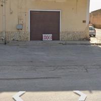 Magazzino commerciale in zona ad alta affluenza