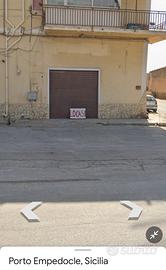 Magazzino commerciale in zona ad alta affluenza