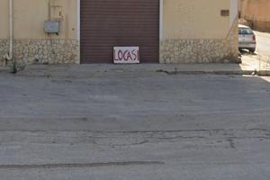 Magazzino commerciale in zona ad alta affluenza