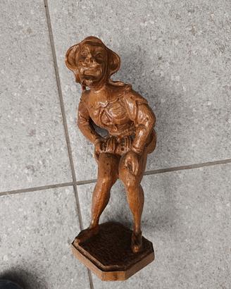 statuetta intagliata nel legno