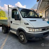 Ricambi Iveco Daily 2001 bianco 2800cc TD 8140.43S
