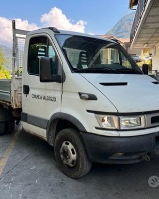Ricambi Iveco Daily 2001 bianco 2800cc TD 8140.43S