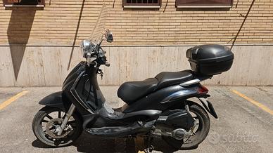 Beverly 300 tourer nero satinato