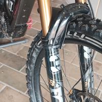 FOX 38 FACTORY grip2 Kashima
