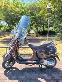 Vespa 150 LX Touring