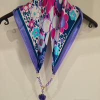 Foulard fantasia floreale modello particolare 