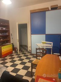 Camera a San Benedetto a studentessa