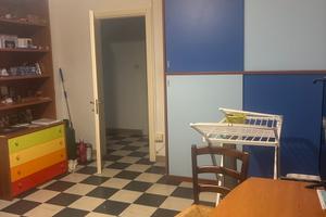 Camera a San Benedetto a studentessa