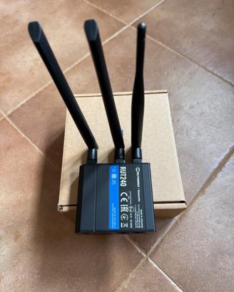 Modem Router Teltonika RUT240