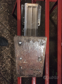 Staffa per motore ausiliario