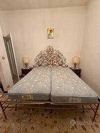 Letto matrimoniale in ferro battuto dorato