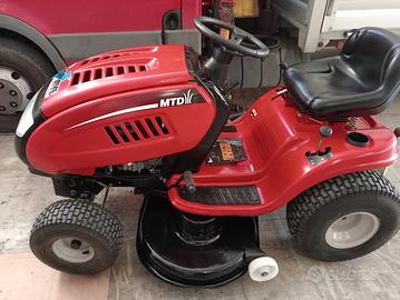 trattorino tagliaerba 