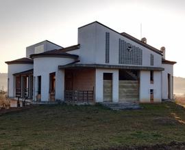 Villa in costruzione con terreno agricolo