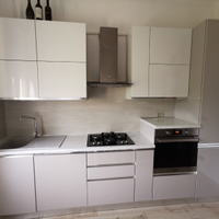 Cucina laccata completa di elettrodomestici